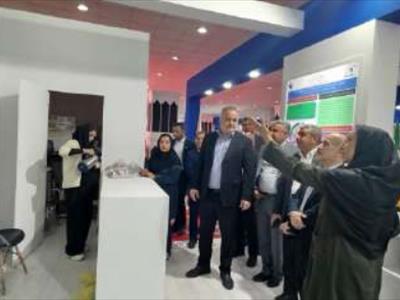 بازدید معاون وزیر و رئیس سازمان شیلات ایران از غرفه پژوهشکده اکولوژی خلیج فارس و دریای عمان در نمایشگاه صنایع دریایی بندرعباس