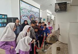 بازدید دانش‌آموزان دبستان شهید مروتی قاضیان از انستیتو تحقیقات بین‌المللی ماهیان خاویاری رشت